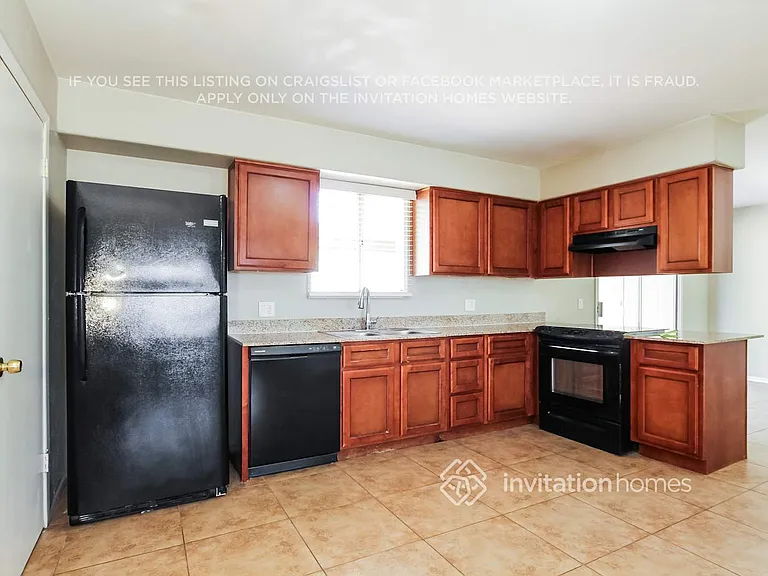 3225 S Albert Ave — Photo 5