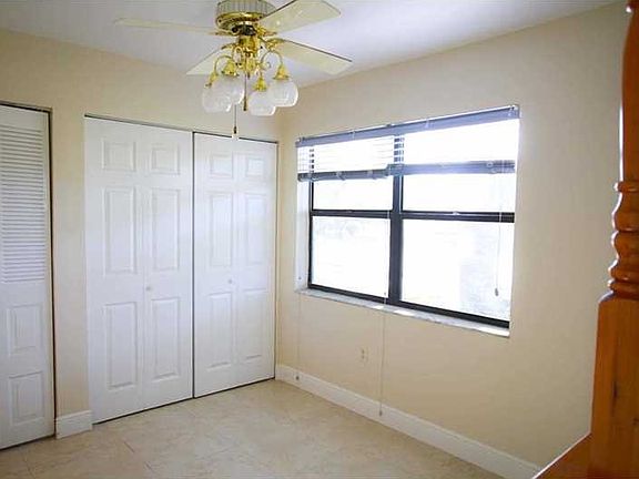 4th image of 231 Lakeside Cir
