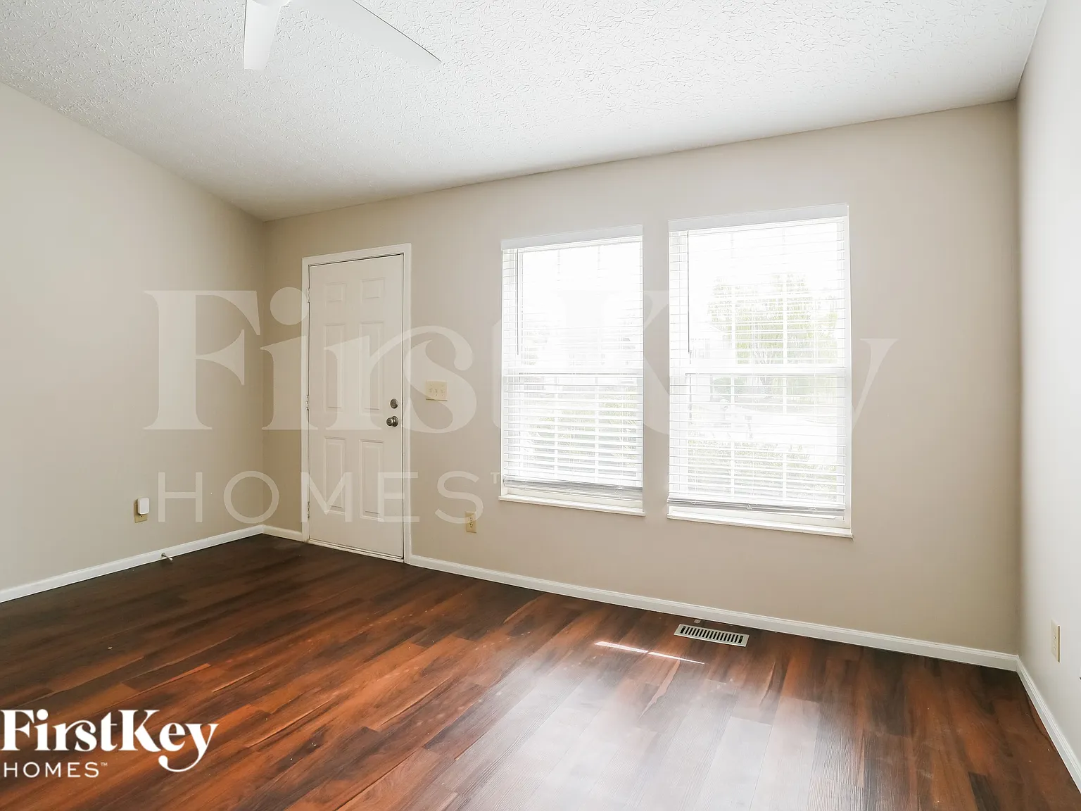 4 bed, 2.0 bath, 1504 sqft, $2,570 — Photo 4