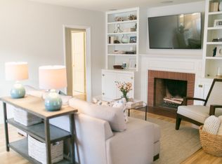 250 S Altadena Dr, Pasadena, CA 91107