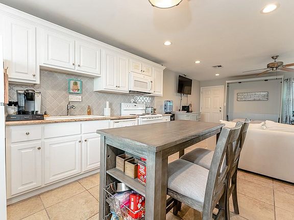2nd image of 200 Sunnyisle Dr #207