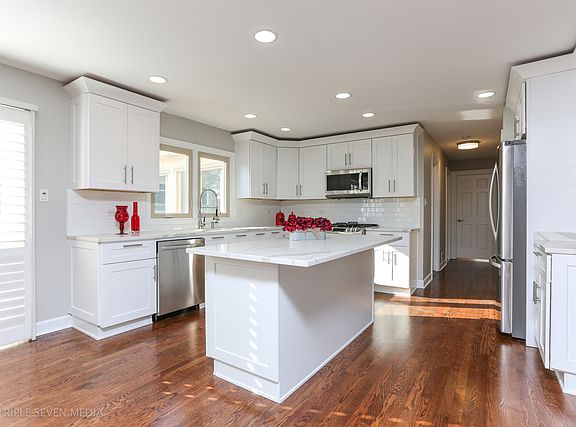 4th image of 15632 Glenlake Dr