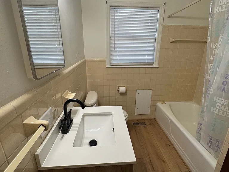 2209 W Driftwood Ave — Photo 4