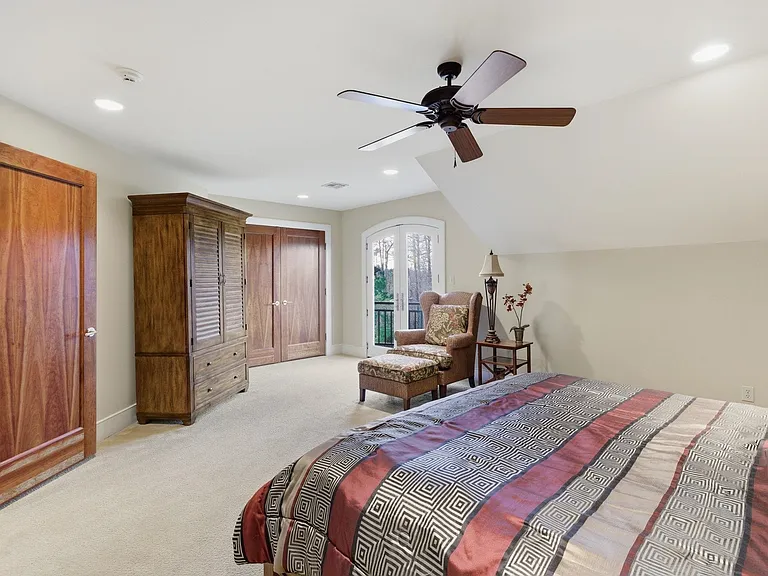 1046 Hollis Rd — Photo 40