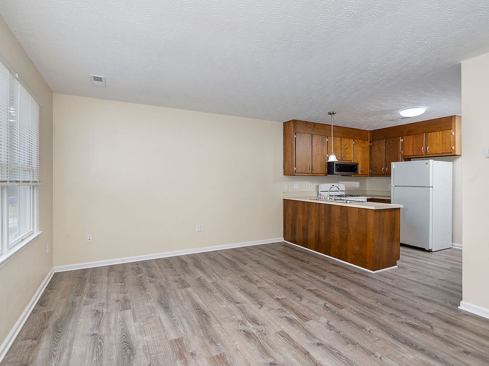 1st image of 815 Western Rd APT 3