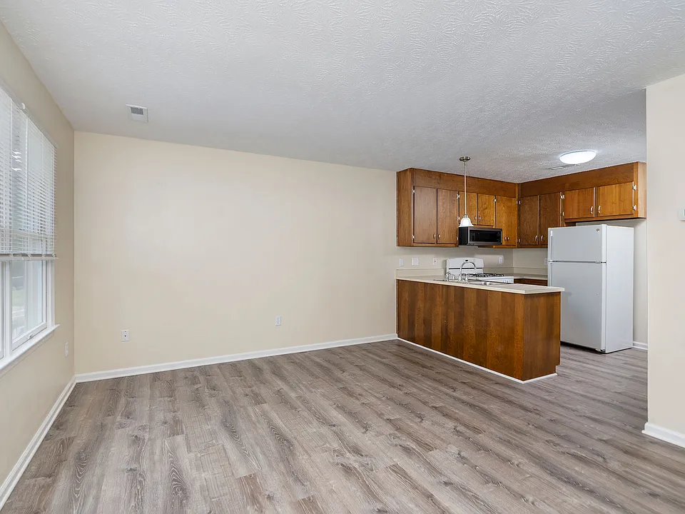 815 Western Rd #3