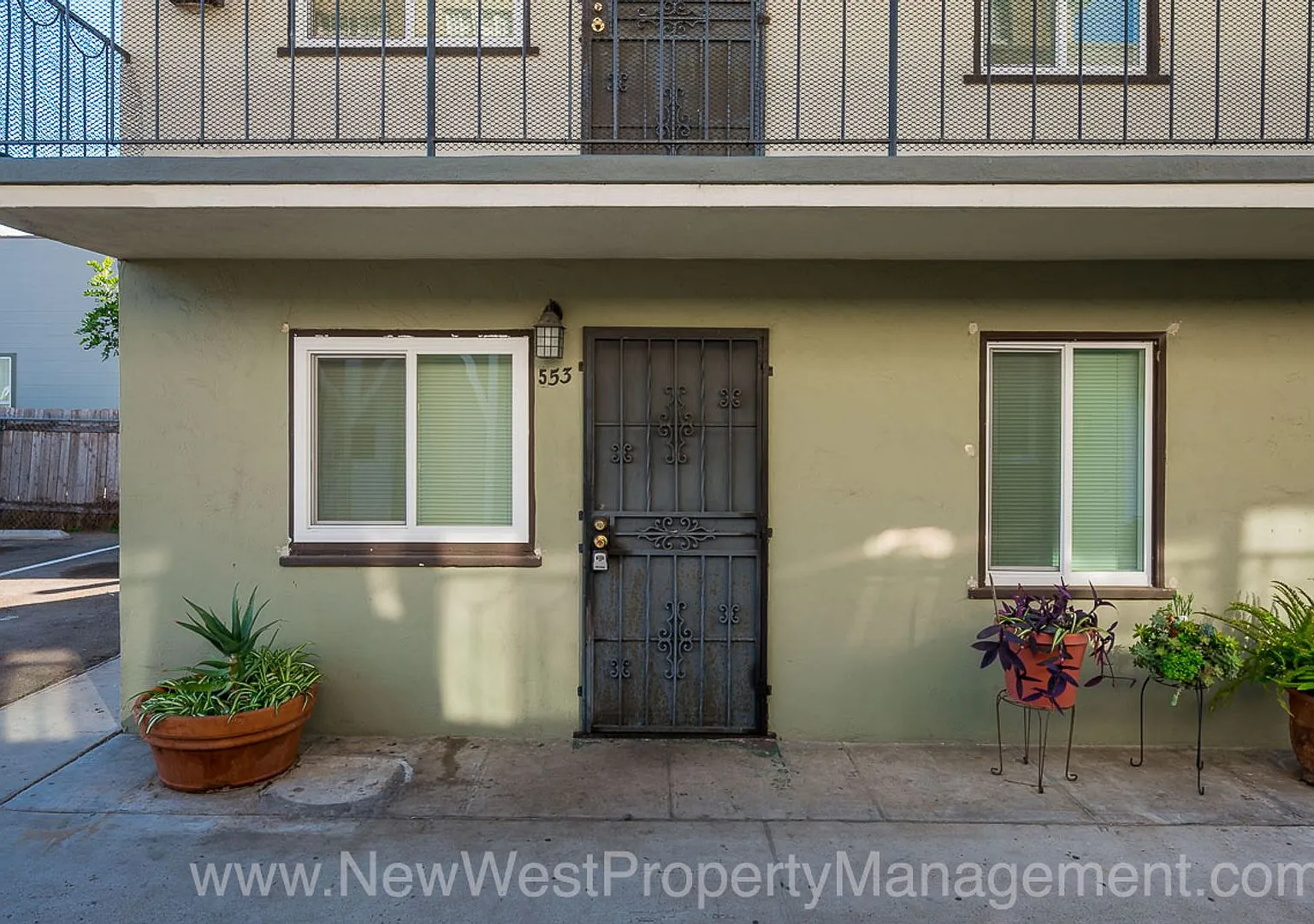 553 22nd St — Photo 2