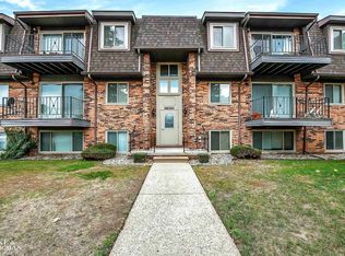 420 Riviera Dr #420, Saint Clair Shores, MI 48080
