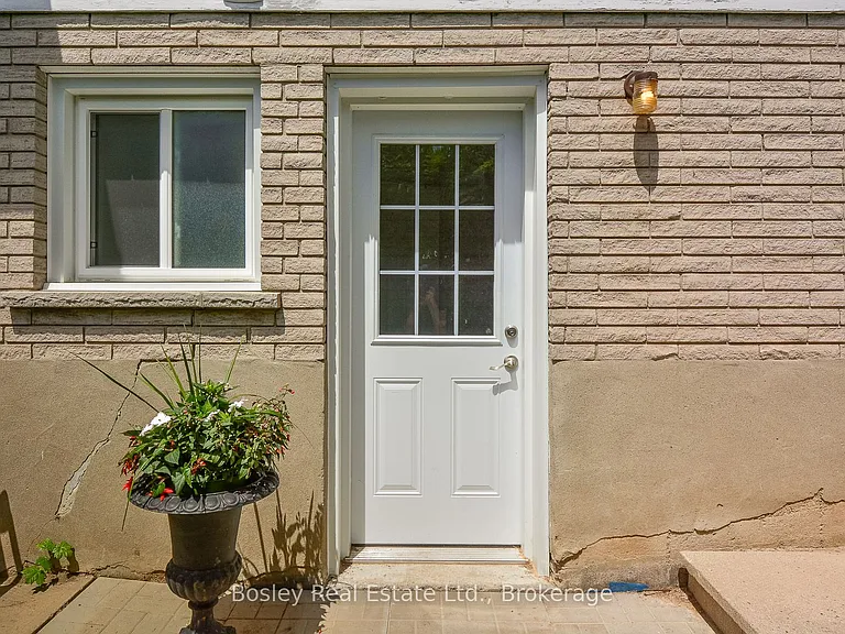5 Algoma Dr — Photo 1
