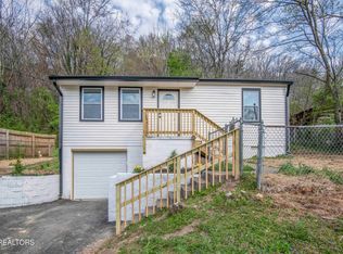3221 Greenway Dr, Knoxville, TN 37918