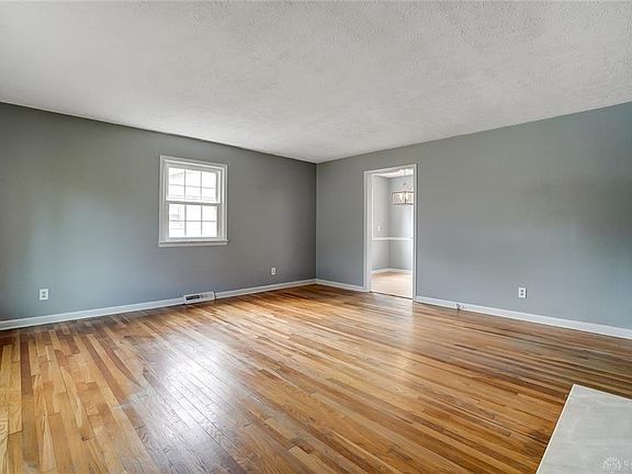 4th image of 202 W Warren St