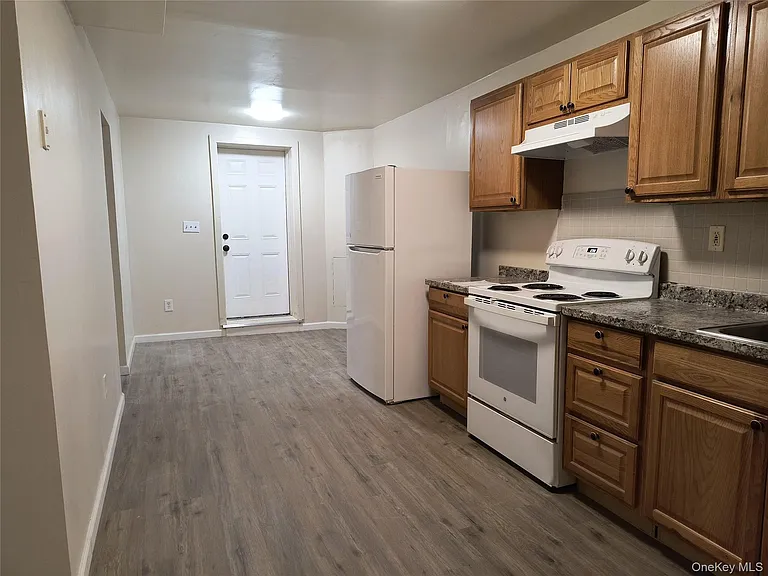 22 Gidney Ave #LOWER LEVEL — Photo 12