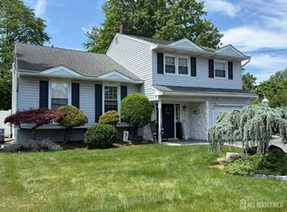 11 Coral Ct, Colonia, NJ 07067