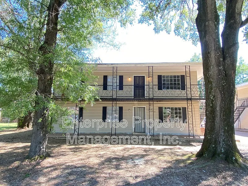 3 bed, 2.0 bath, 1360 sqft, $1,195 — Photo 1