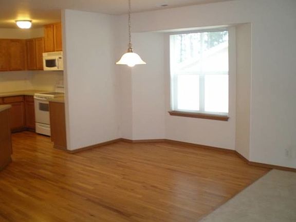 5th image of 1614 201st Street Ct E