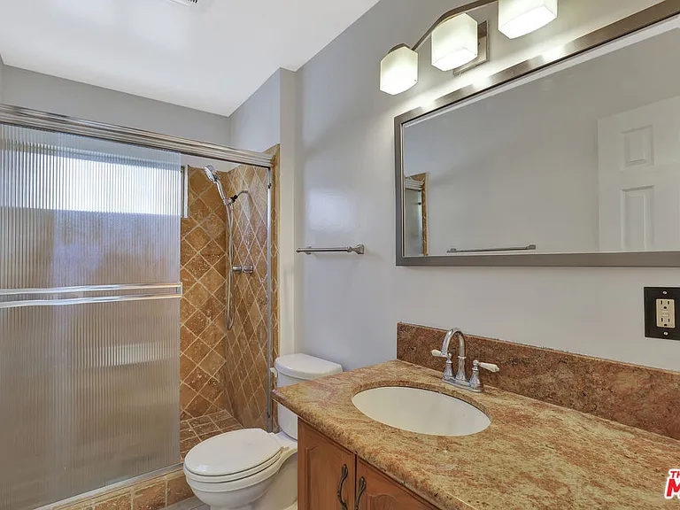 6421 Franrivers Ave — Photo 33
