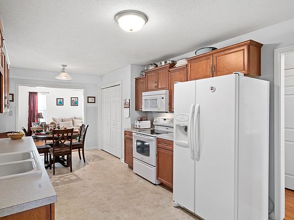 4th image of 1012 Haggard Dr
