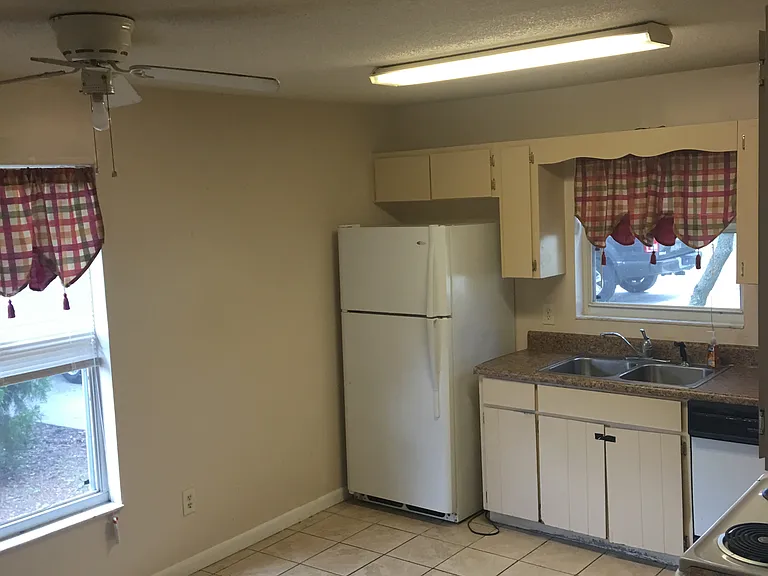 2829 Nordman Ave — Photo 5