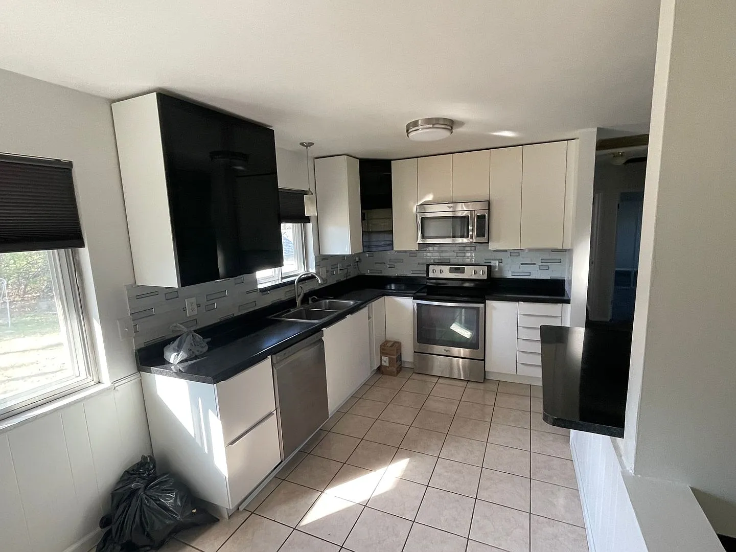 Lindbergh Schools - Completely Rehabbed 3 Br 2ba Available For Rent — Photo 2