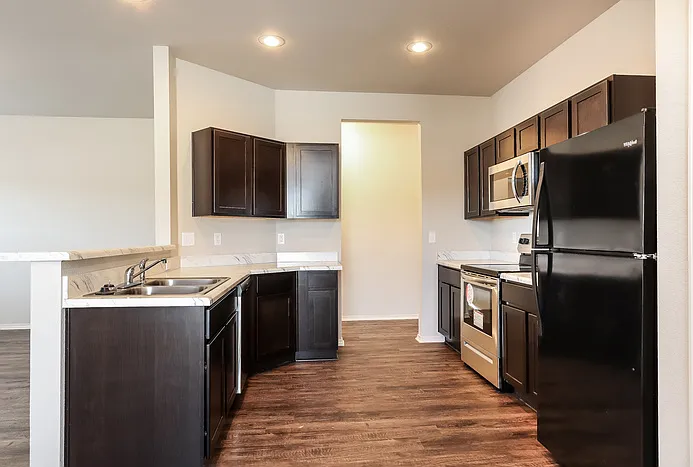 2048 Bentwood Dr — Photo 4