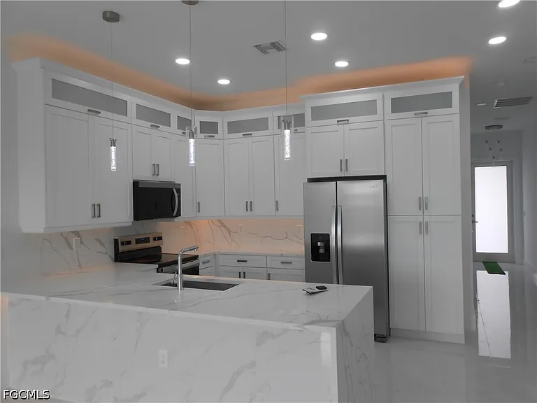 320 Poplar St — Photo 8