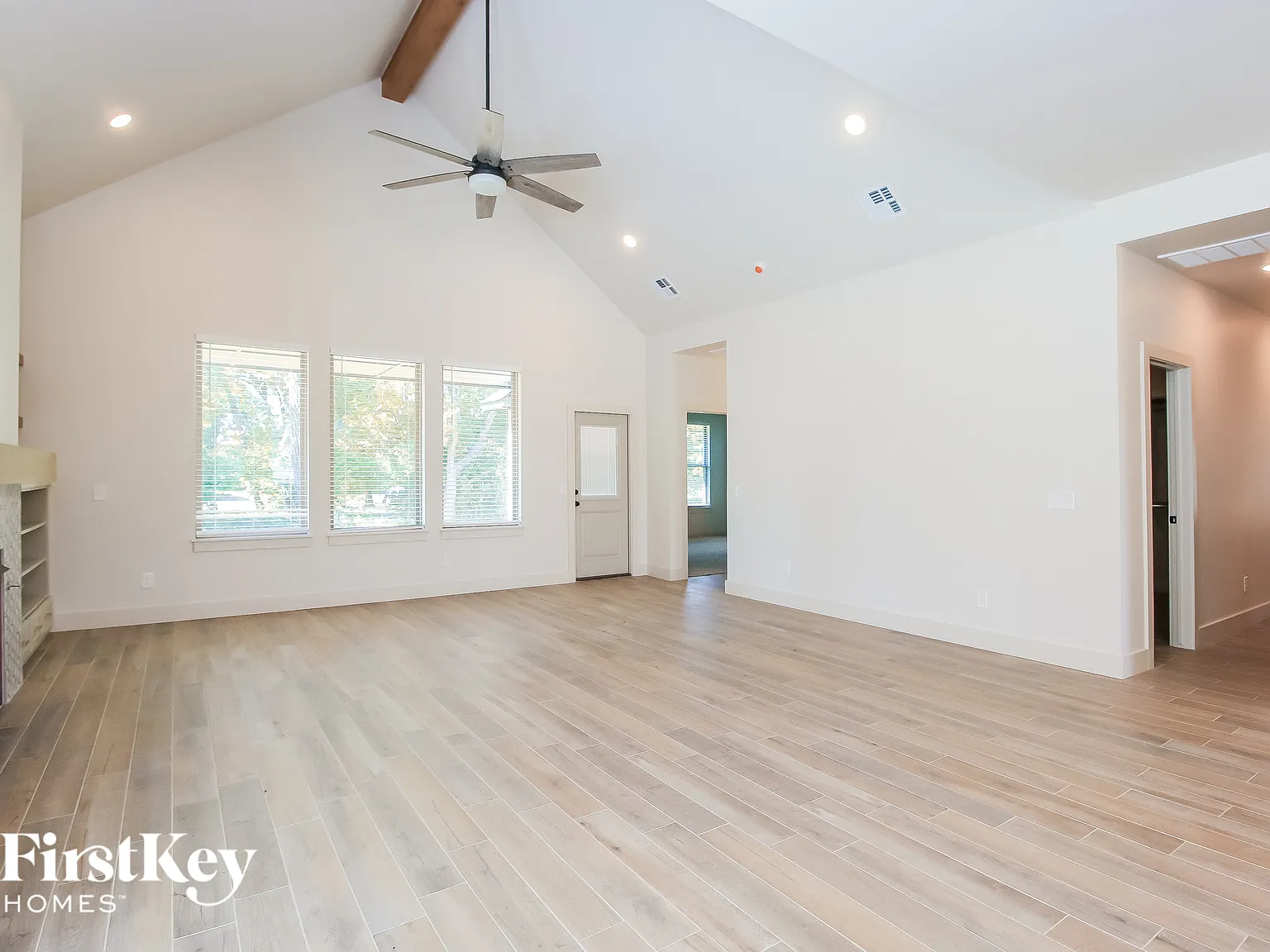 4 bed, 2.0 bath, 2105 sqft, $2,940 — Photo 2