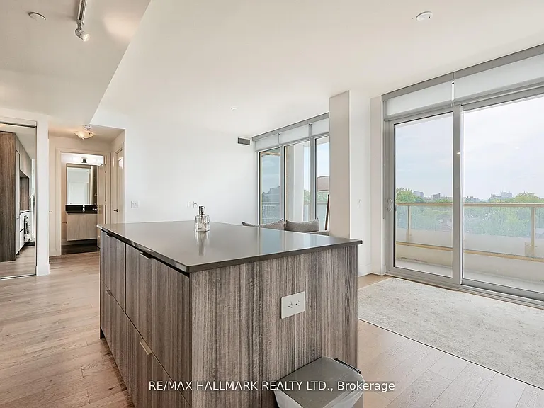 151 Avenue Rd #601 — Photo 11