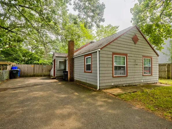 145 Darling St, Springfield, MA 01151