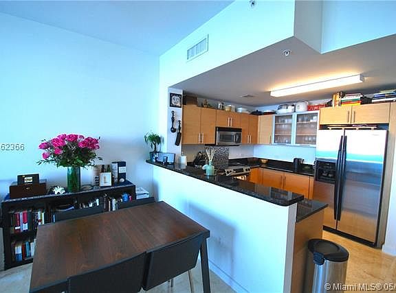 4th image of 725 NE 22nd St APT 12C