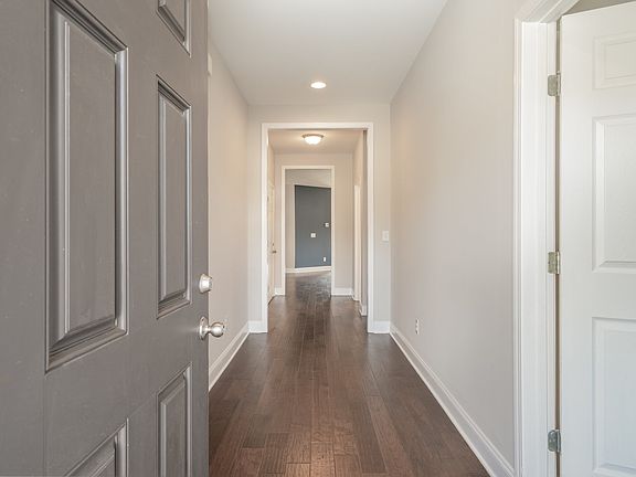 4th image of 575 Oakvale Ln