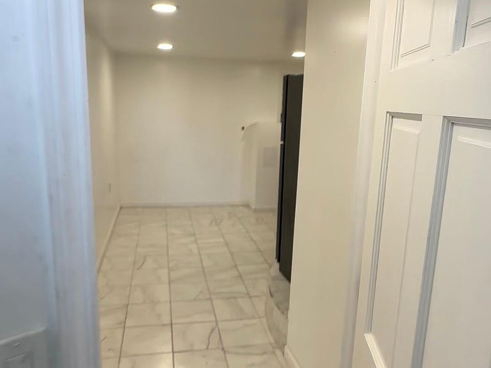 1st image of 2752 Mickle Ave #101