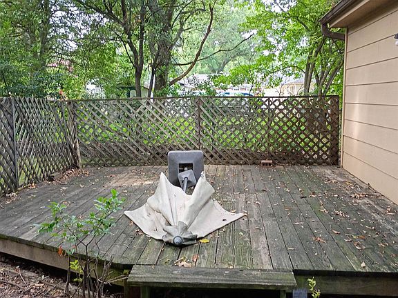 3rd image of 781 Eastern Dr