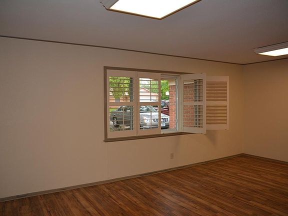 3rd image of 3008 Tanglewood Dr
