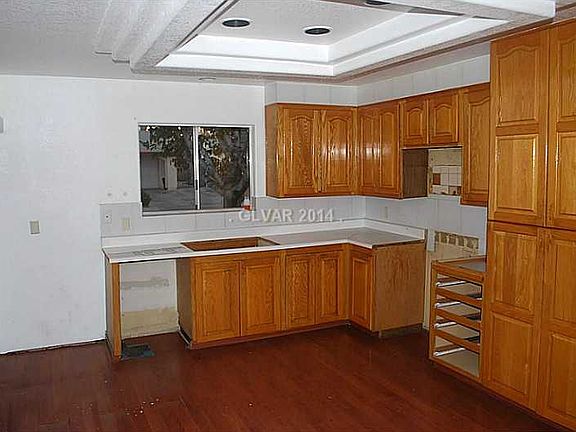 4th image of 424 Martha St
