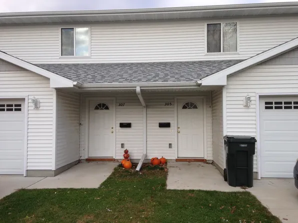 307 W 21st St, Cedar Falls, IA 50613