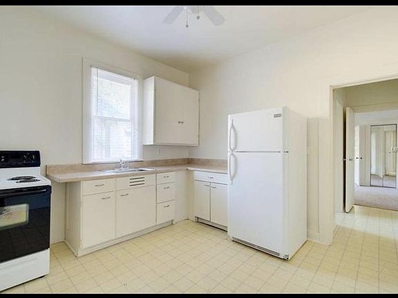 5th image of 1006 Hart St APT C