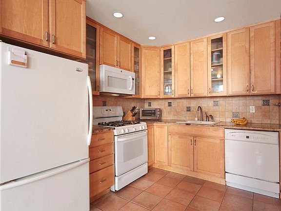 3rd image of 426 13th St APT 1E