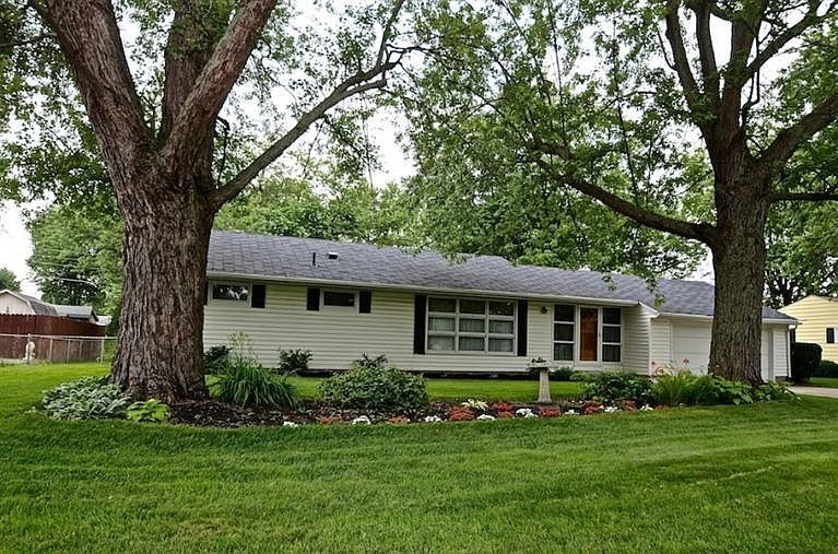 1st image of 102 Redwood Dr