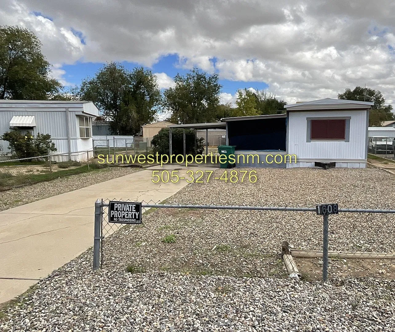 3 Bedroom, 1.5 Bathroom Mobile Home — Photo 1