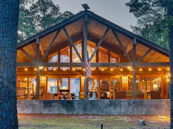 175 Bluebird Ln, Burkeville, TX 75932