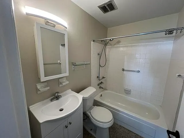 2721 E Washington St #11 — Photo 8