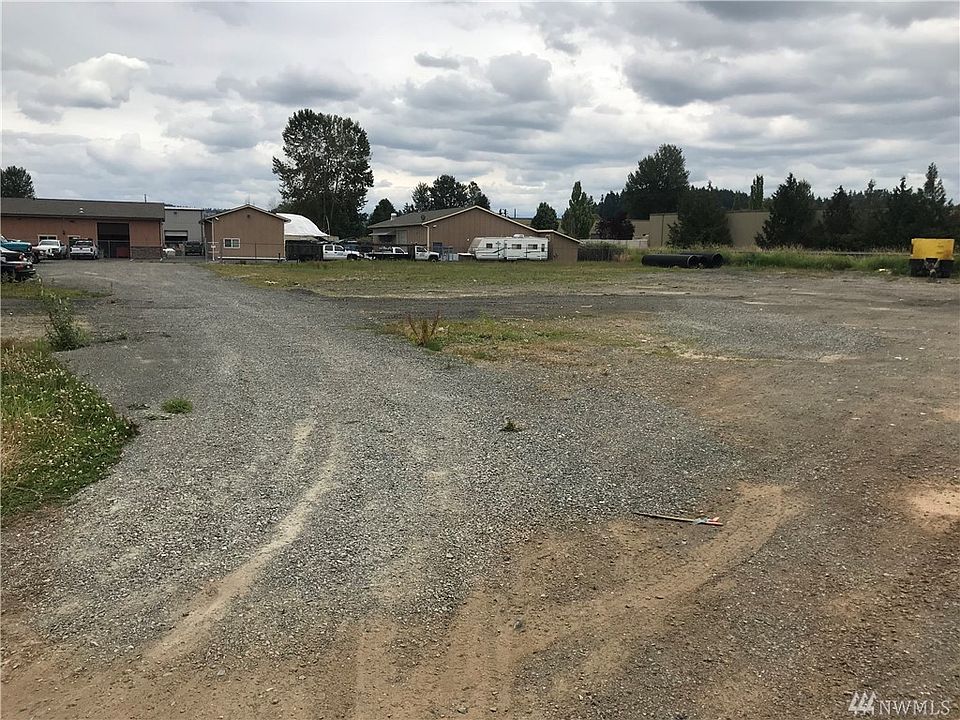 2nd image of 423 23rd St E