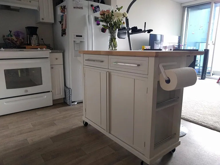 Furnished Option- 
Kitchen Island(2023)
