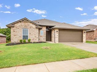 2216 Woodgrove Ct, Midwest City, OK 73130