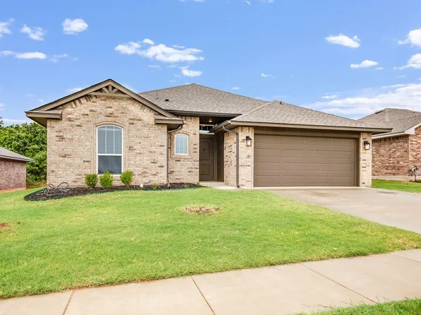 2216 Woodgrove Ct, Midwest City, OK 73130