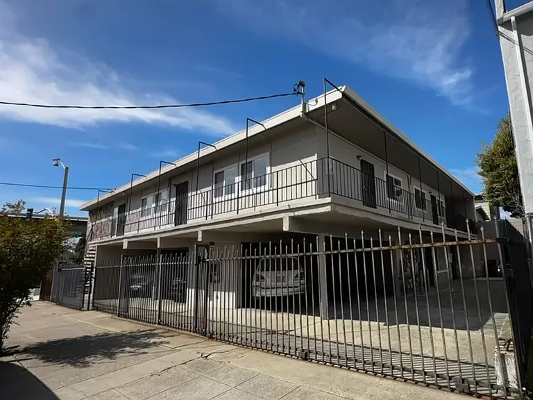 5900 Martin Luther King Jr Way — Photo 1