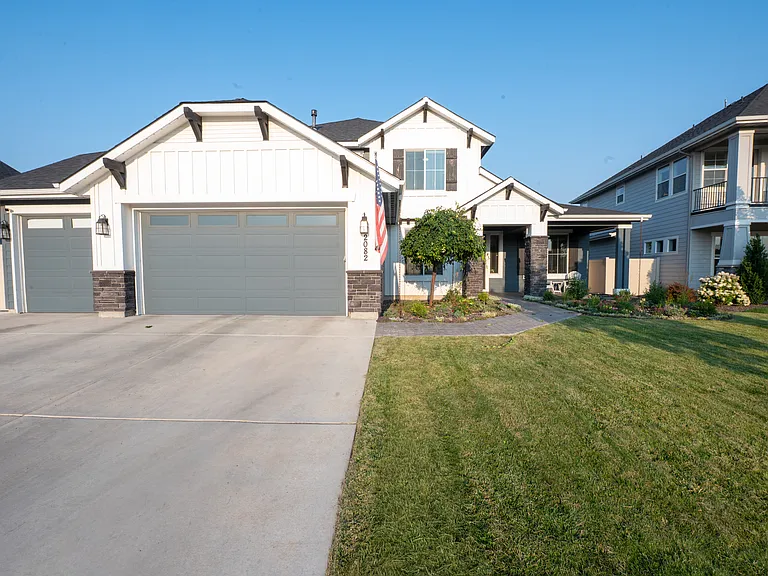 2082 S Woodsage Way — Photo 1