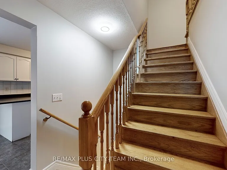 4 Slessor Ln — Photo 13