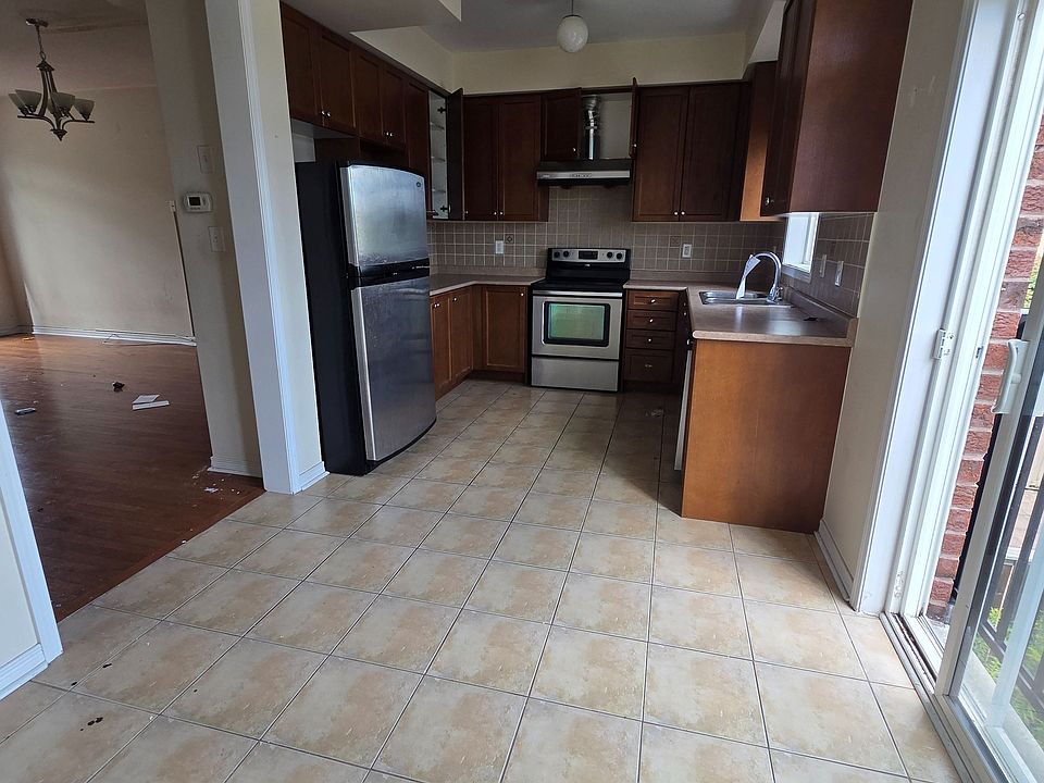 1st image of 5 Curran Hall Cres