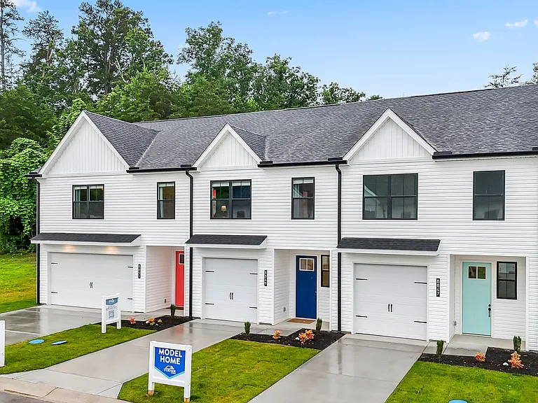1807 Bennett Village Dr — Photo 1